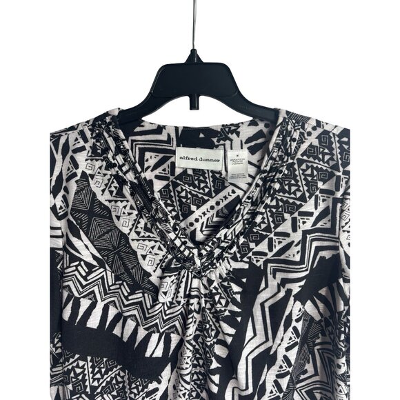 Alfred Dunner Short Sleeve V-Neck Top Sz Medium Black/White Embellished - Picture 2 of 3